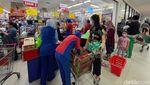 Pasar Swalayan Diserbu Jelang Ramadan