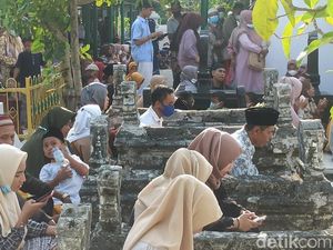 Jumat Pahing Terakhir, 5.405 Peziarah Banjiri Makam Sunan Kalijaga di Demak