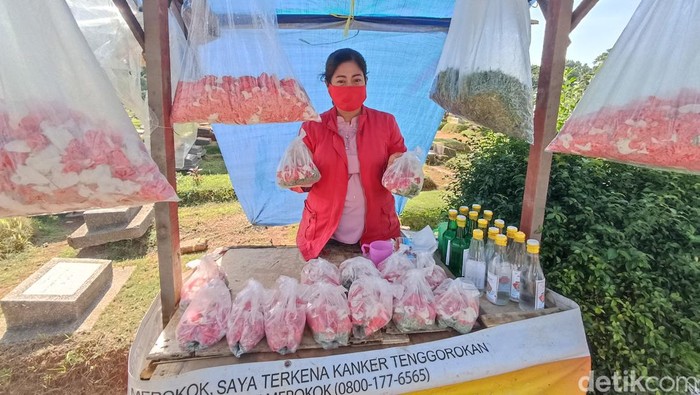 Penjual bunga di TPU Menteng Pulo, Jaksel. (Wildan Noviansyah/detikcom)