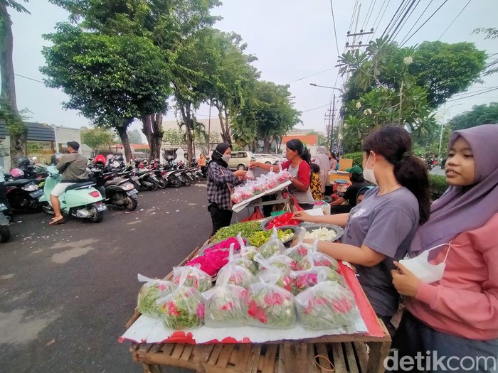 penjual bunga tabur