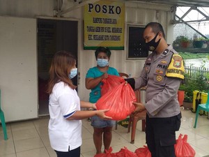 Polisi Tangerang Gelar Vaksin Booster Hadiah Sembako demi Tarik Minat Warga