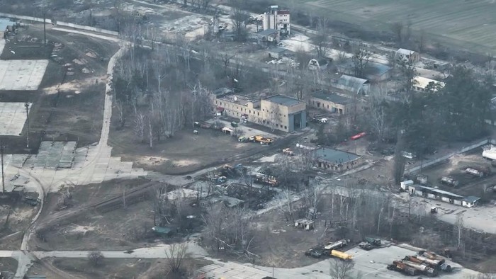 Potret Bandara Internasional Antonov Ukraina yang Hancur A damaged aircraft is seen in a destroyed hangar at the Antonov International Airport, near Hostomel, Ukraine, March 31, 2022, in this still image obtained from a social media video taken with a drone on March 31, 2022. Babylon'13/via REUTERS THIS IMAGE HAS BEEN SUPPLIED BY A THIRD PARTY. MANDATORY CREDIT.