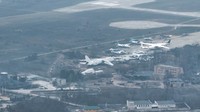 Pemandangan pesawat yang terparkir di landasan Bandara Internasional Antonov, Ukraina, 31 Maret 2022.