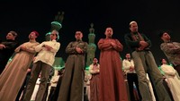 Muslim dari berbagai negara yang tengah menempuh pendidikan mengikuti salat tarawih ini.