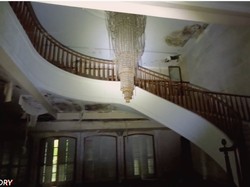 10 Potret Rumah Mewah yang Terbengkalai, Diduga Milik Koruptor Buron