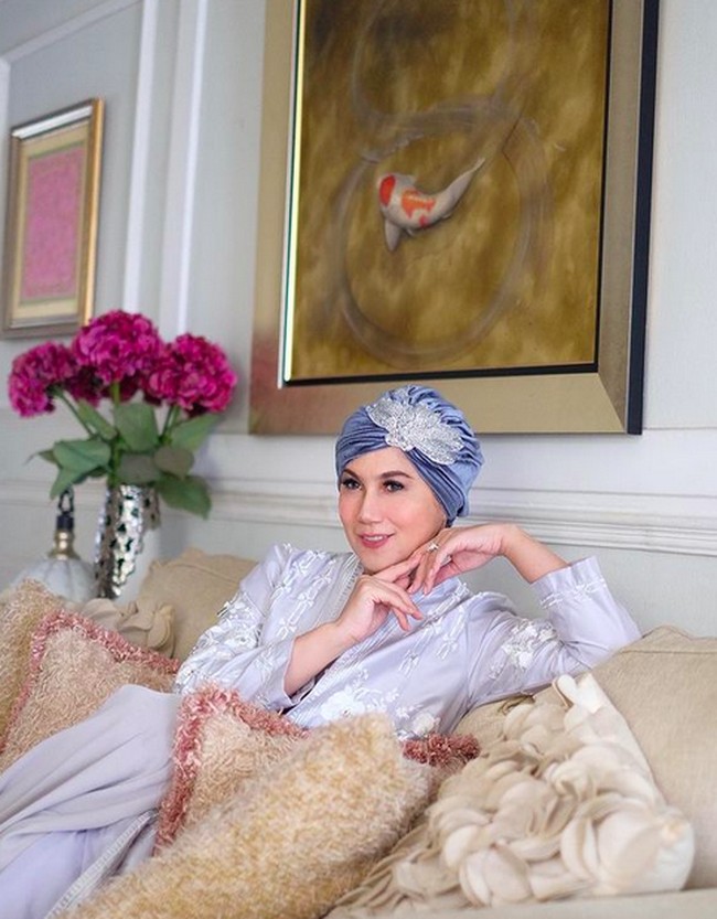 Beberapa unggahan ibu dari Daffa Wardhana di Instagram memperlihatkan Marini berpose di rumahnya. Terlihat hampir semua sudut rumah, baik indoor dan outdoor, ditata sedemikian rupa sehingga Instagramable. (Foto: Instagram/@marinizumarnisreal)