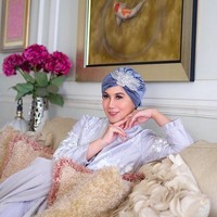 Beberapa unggahan ibu dari Daffa Wardhana di Instagram memperlihatkan Marini berpose di rumahnya. Terlihat hampir semua sudut rumah, baik indoor dan outdoor, ditata sedemikian rupa sehingga Instagramable. (Foto: Instagram/@marinizumarnisreal)