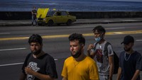Masalahnya karena banyak armada truk, bus, mobil, dan traktor datang dari Rusia.