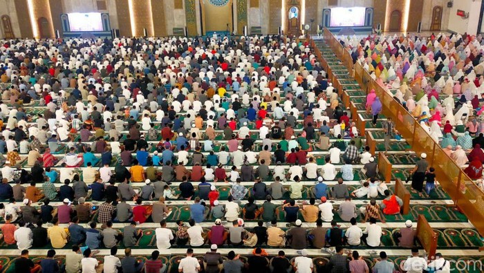 salat tarawih di masjid al-akbar