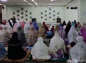 Salat Tarawih Pertama di Masjid Agung Rangkasbitung