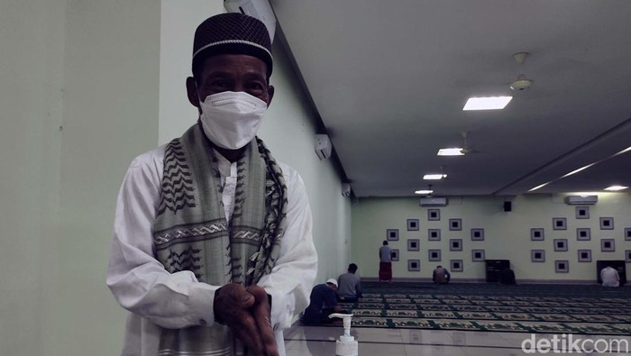 Salat Tarawih Pertama di Masjid Agung Rangkasbitung Masjid Agung Al-Araaf di Rangkasbitung, Lebak, gelar salat tarawih pertama. Salat berjamaah dilakukan dengan protokol kesehatan.