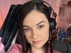 8 Penampilan Terbaru Sasha Grey, Mantan Artis Porno yang Kini Jadi Gamer