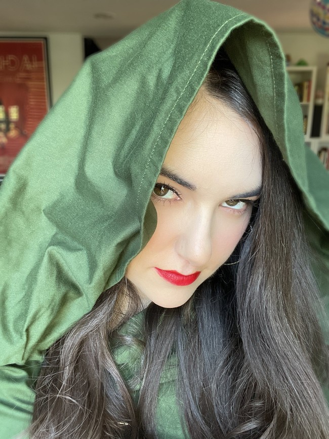 Sasha Grey dikenal sebagai bintang porno yang pernah bikin heboh saat membintangi sebuah film Indonesia. Kini wanita Amerika Serikat tersebut sudah meninggalkan dunia hiburan dewasa dan memilih jalan karier lain. Sasha pun sempat mencoba akting, bermusik, menulis, hingga jadi streamer. Foto: Twitter Sasha Grey