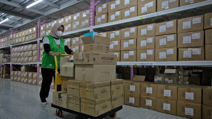 Sektor Pergudangan Tumbuh di Masa Pandemi Kehadiran marketplace mampu mendorong pertumbuhan sektor pergudangan dan jasa penunjang angkutan. Menurut BPS sektor pergudangan tumbuh 5,03% di tahun 2021.