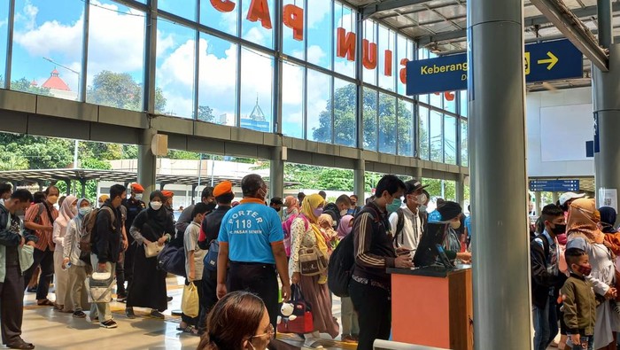 Suasana di Satasiun Senen, Jakpus