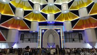 Masjid 99 Kubah lahir dari ide Gubernur Sulsel yang kala itu dijabat Syahrul Yasin Limpo (SYL). Desainnya, dirancang oleh Ridwan Kamil yang saat itu masih menjadi Wali Kota Bandung. Masjid ini diharapkan menjadi pusat kegiatan umat Islam di Makassar, Sulsel dan kawasan timur Indonesia. (Ibnu Munsir/detikcom)