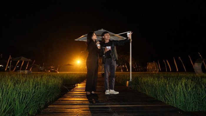 Suasana ngabuburit di SvargaBumi Borobudur.