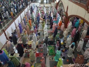 Jadwal Ceramah Sholat Tarawih di Masjid Pusdai Bandung