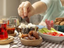 Biar Nggak Gampang Lapar Seharian, Paling Pas Makan Sahur Jam Berapa Ya?
