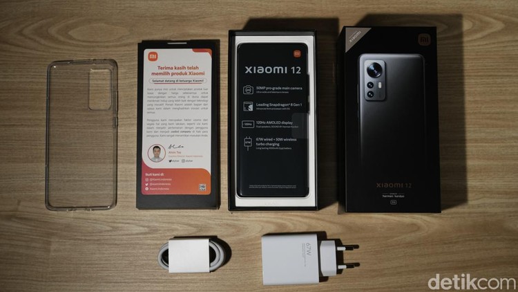 Xiaomi 12 Unboxing Xiaomi 12
