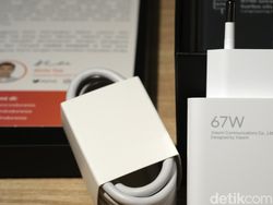 Unboxing Xiaomi 12, Si Ponsel Flagship Mungil