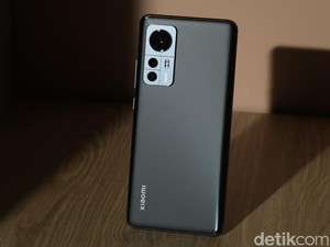Review Xiaomi 12, HP Flagship yang Mungil