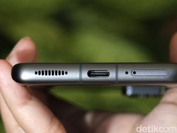 Unboxing Xiaomi 12, Si Ponsel Flagship Mungil