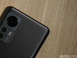 Unboxing Xiaomi 12, Si Ponsel Flagship Mungil