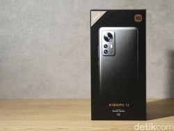 Unboxing Xiaomi 12, Si Ponsel Flagship Mungil
