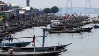 Pada hari pertama Ramadan 1443 H, sebagian nelayan di kawasan tersebut memilih untuk tidak melaut. 