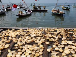 Awal Puasa, Nelayan Pantai Kenjeran Tidak Melaut