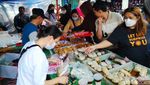 Berburu Takjil Jelang Buka Puasa