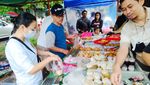 Berburu Takjil Jelang Buka Puasa