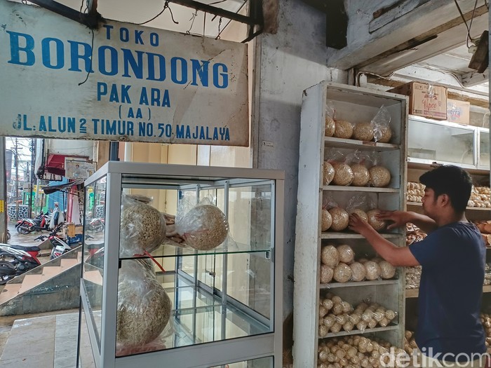 Borondong Pak Ara.