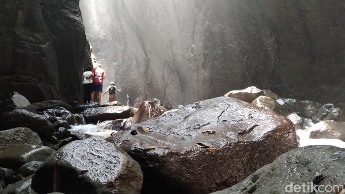 Curug Ibun Pelangi di Majalengka.