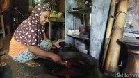 Desa Cibaliung, Kecamatan Cibaliung di daerah selatan Pandeglang ini merupakan pusatnya gula aren. Jika bulan ramadan tiba, gula aren dari daerah ini sering jadi buruan. Foto: detikFood/Aris Rivaldo