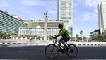Awal Ramadan, Warga Tetap Berolahraga di Bundaran HI