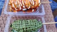 Selain harganya yang terjangkau, ternyata hotang dan corndog di sini memang rasanya enak. Teksturnya renyah dan ukurannya jumbo. Makan satu hotang dijamin langsung kenyang. Foto: detikFood/Devi S. Lestari