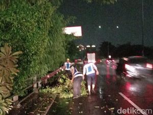 Waspada Cuaca Ekstrem di Jatim, Khofifah Minta Daerah Lakukan Mitigasi Bencana