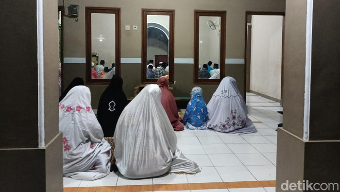 Jemaah Aboge di Kabupaten Probolinggo salat tarawih