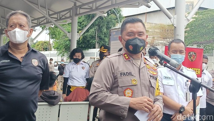 Kapolda Metro Jaya tinjau vaksinasi booster di Stasiun Pasar Senen