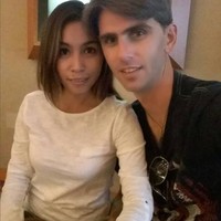 Jadi jauh banget tiga hari dari Palangkaraya bayangkan. Dan di perjalanan ke Kalaweut di Taman Nasional Bukit Baka Bukit Raya, kalau kalian mau cari di peta. Saya harus setop menginap di Kecamatan Marikit, nama Desa Tumbang Hiran, ungkap Chanee yang di dalam videonya tampak sedang berada di hutan. Chanee saat itu tinggal di salah satu losmen kecil di Desa Tumbang Hiran karena dia telah menempuh satu hari perjalanan. Esok harinya dia harus berangkat kembali dengan perahu kecil sekitar tujuh jam untuk sampai ke Kalaweit. Foto: Dok. Instagram @pradakalaweit.