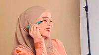 Banyak yang menyorot bagian leher Lesti Kejora. Foto: Instagram