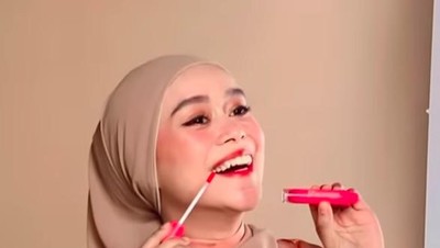 Ini Gaya Hijab Lesti Kejora yang Disorot saat Pemotretan