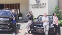 Si cantik asal Jepang ini, sekarang lebih fokus menyalurkan hobinya ke bidang masak memasak. Ia juga cukup sering ke Indonesia, seperti sekarang dirinya berada di Bali dan mengucapkan para penggemarnya di Indonesia selamat menjalani ibadah puasa. Foto: Instagram Maria Ozawa