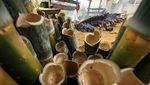 Melihat Pembuatan Lemang Bambu Khas Ramadan