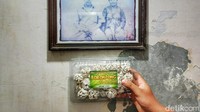 Penjualan borondong di hari pertama Ramadan belum berdampak secara signifikan. Kenaikan penjualan biasanya terjadi pada hari raya Idul Fitri.