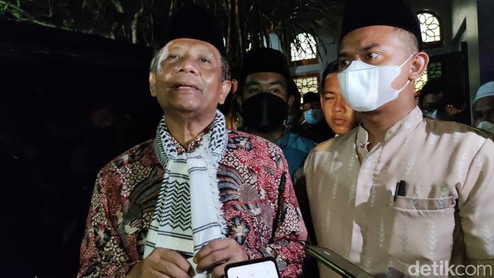 Menko Polhukam Mahfud Md usai Tarawih di UGM, Minggu malam (3/4/2022).