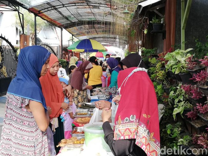 Pasar Takjil Kampoeng Boenga Pucangan Diresmikan Gus Ipul