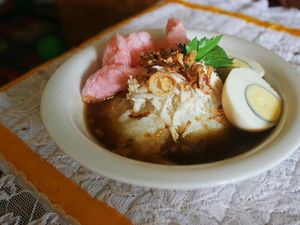Pesan Bubur Ayam Datangnya Pakai Kuah, Ternyata Bubur Khas Palembang!